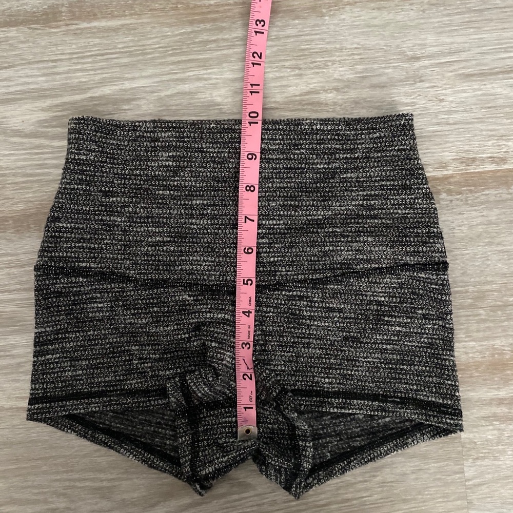 High waist lululemon hot shorts - Picture 6 of 7